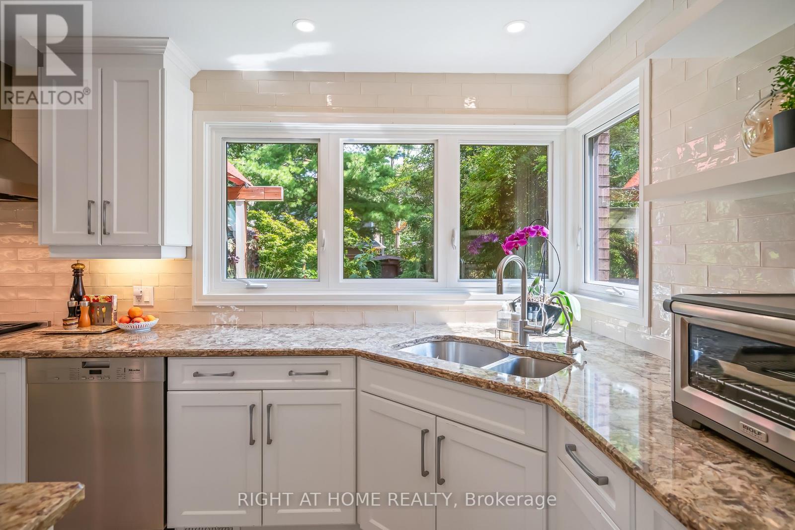 13 OAK DRIVE - 16