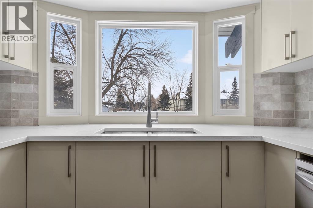 Single Family House 4 Level for Sale in  Templeview Place NE Temple Calgary 