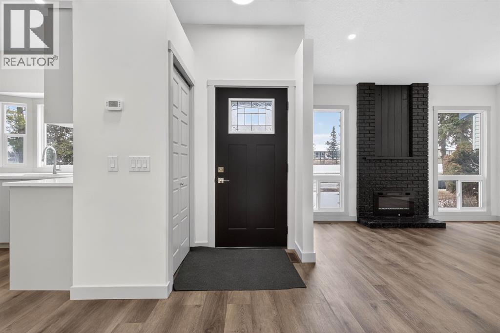 Single Family House 4 Level for Sale in  Templeview Place NE Temple Calgary 