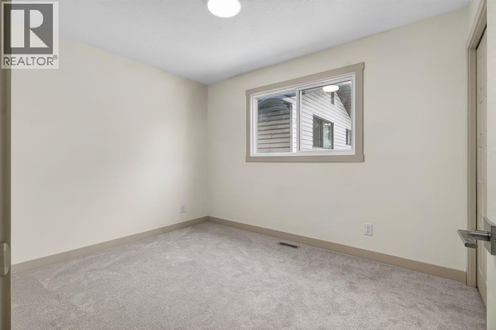 Single Family House 4 Level for Sale in  Templeview Place NE Temple Calgary 