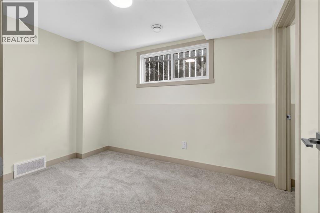 Single Family House 4 Level for Sale in  Templeview Place NE Temple Calgary 