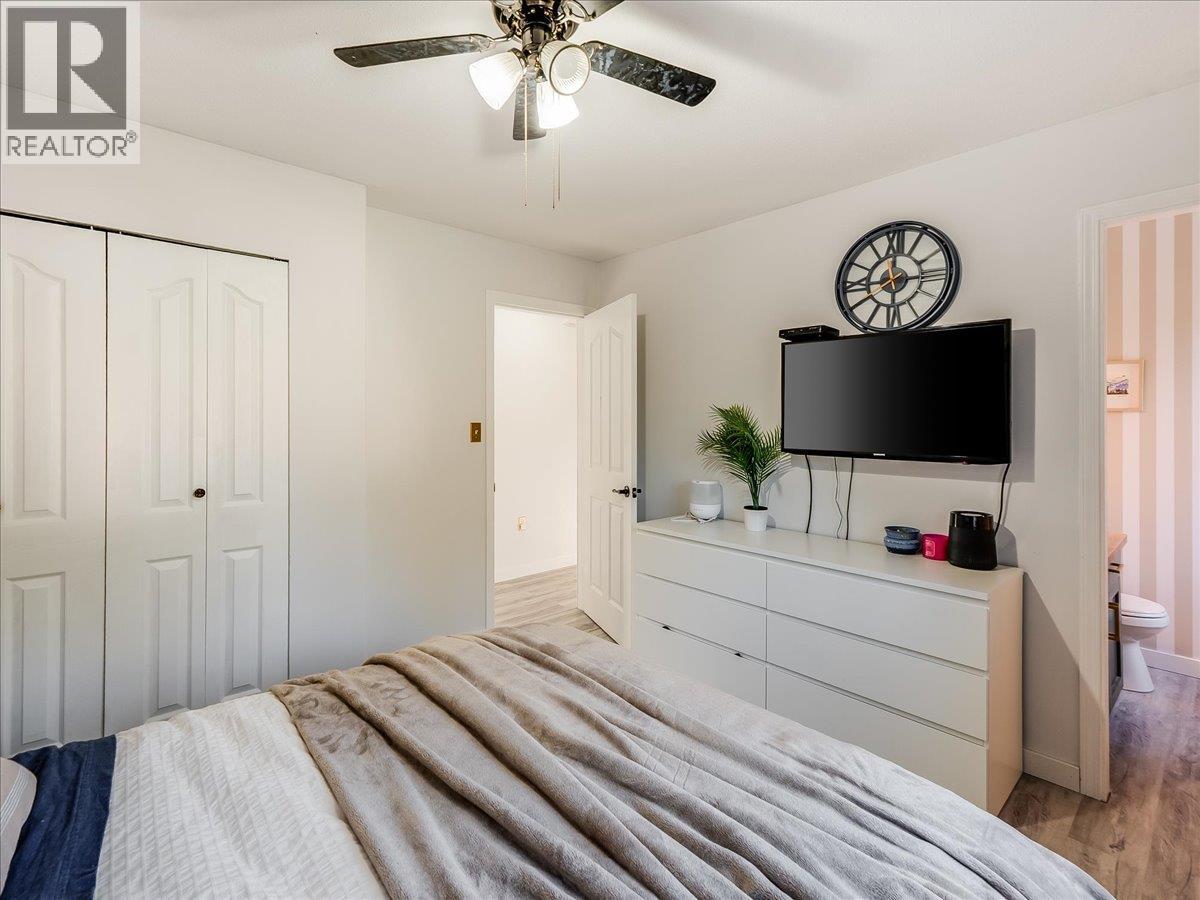 1359 Grosvenor Place, Castlegar