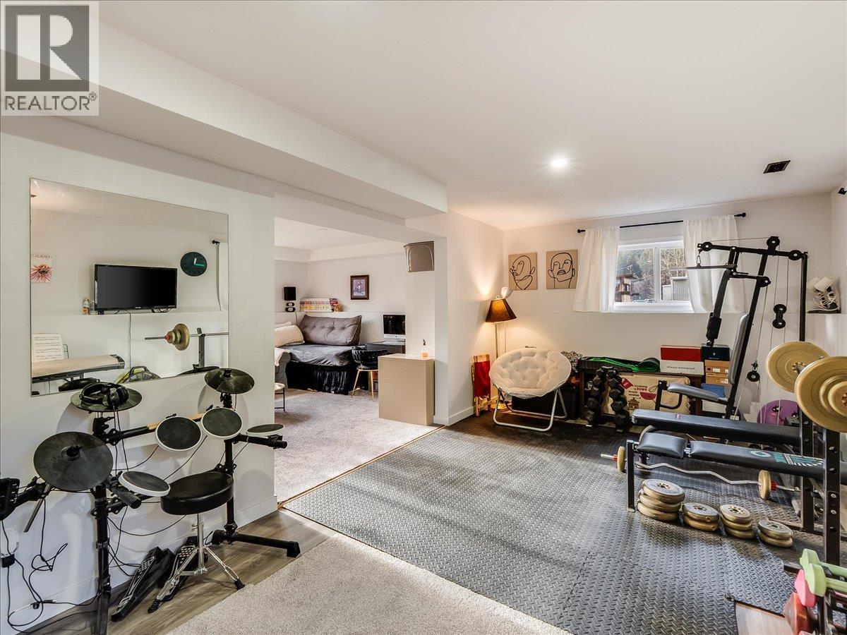 1359 Grosvenor Place, Castlegar