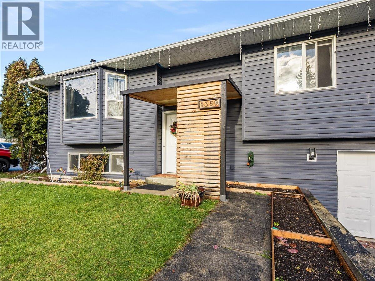 1359 Grosvenor Place, Castlegar