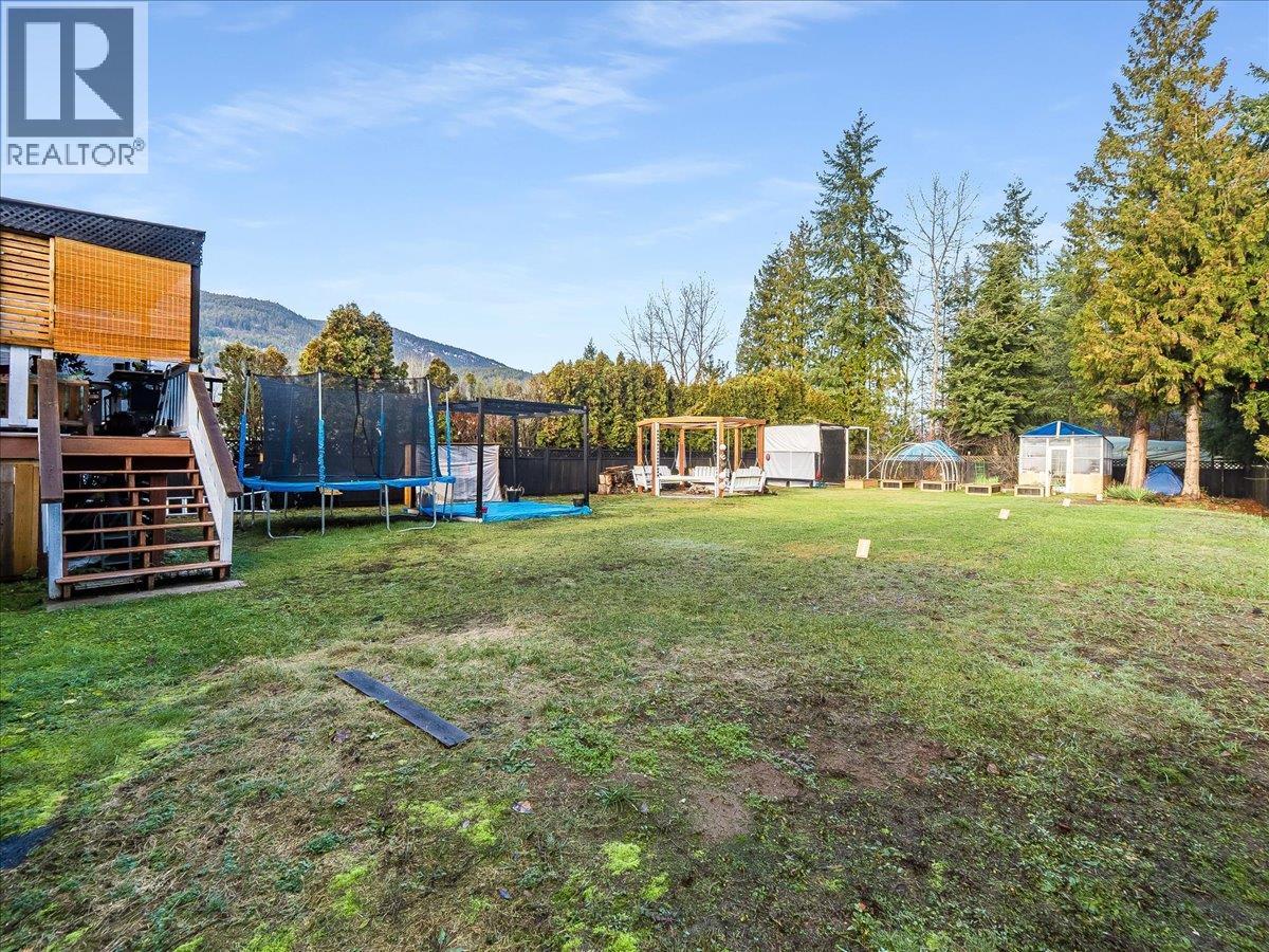 1359 Grosvenor Place, Castlegar