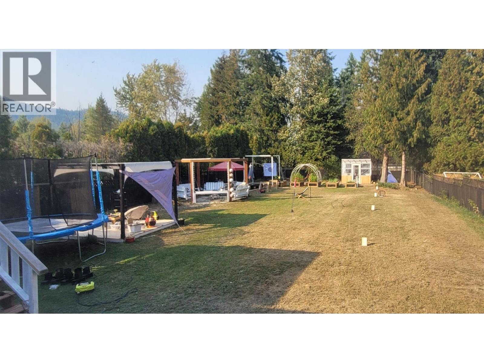 1359 Grosvenor Place, Castlegar