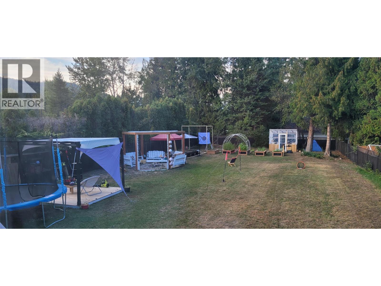 1359 Grosvenor Place, Castlegar