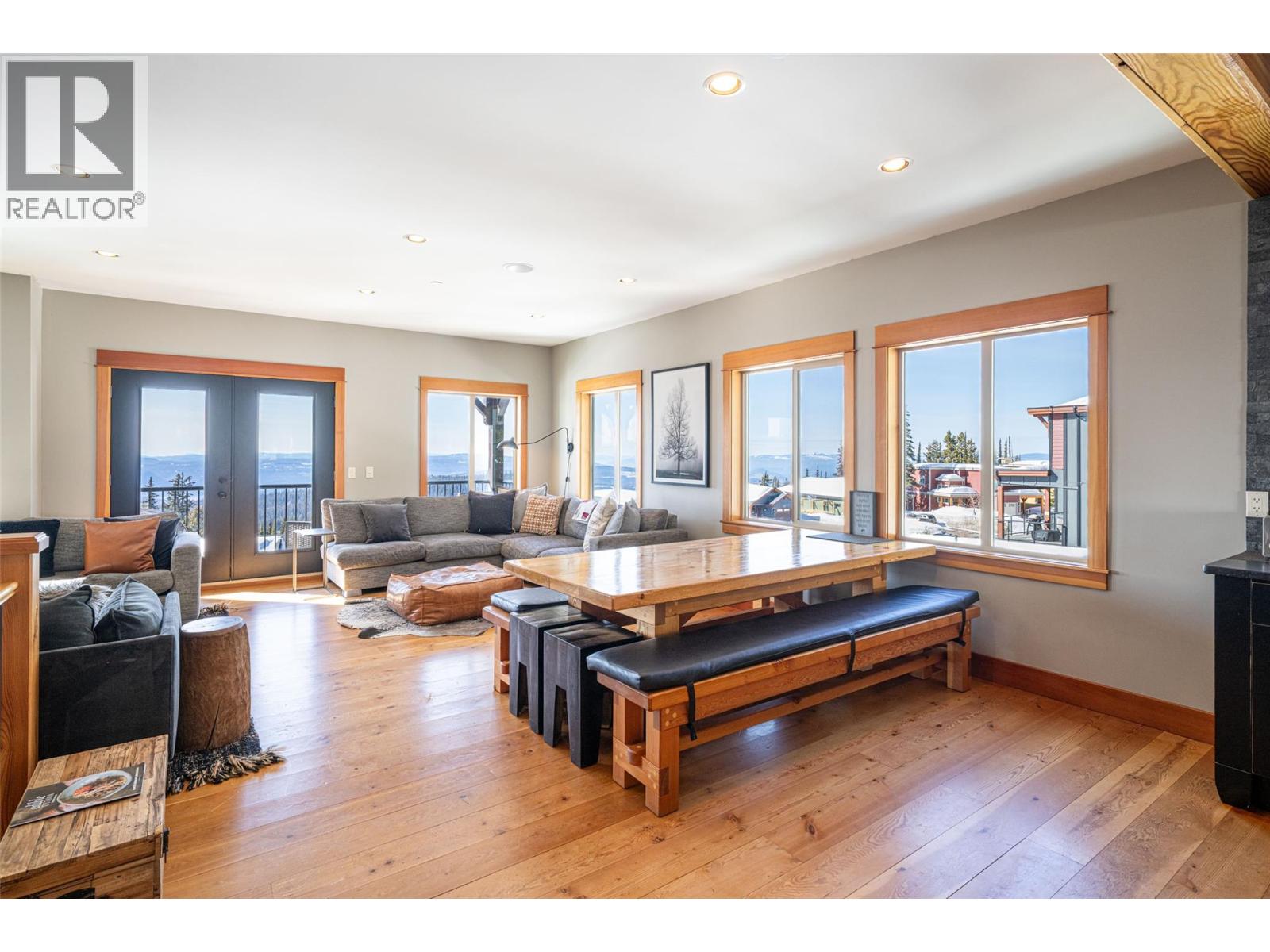 9826 Cathedral Drive, Silver Star