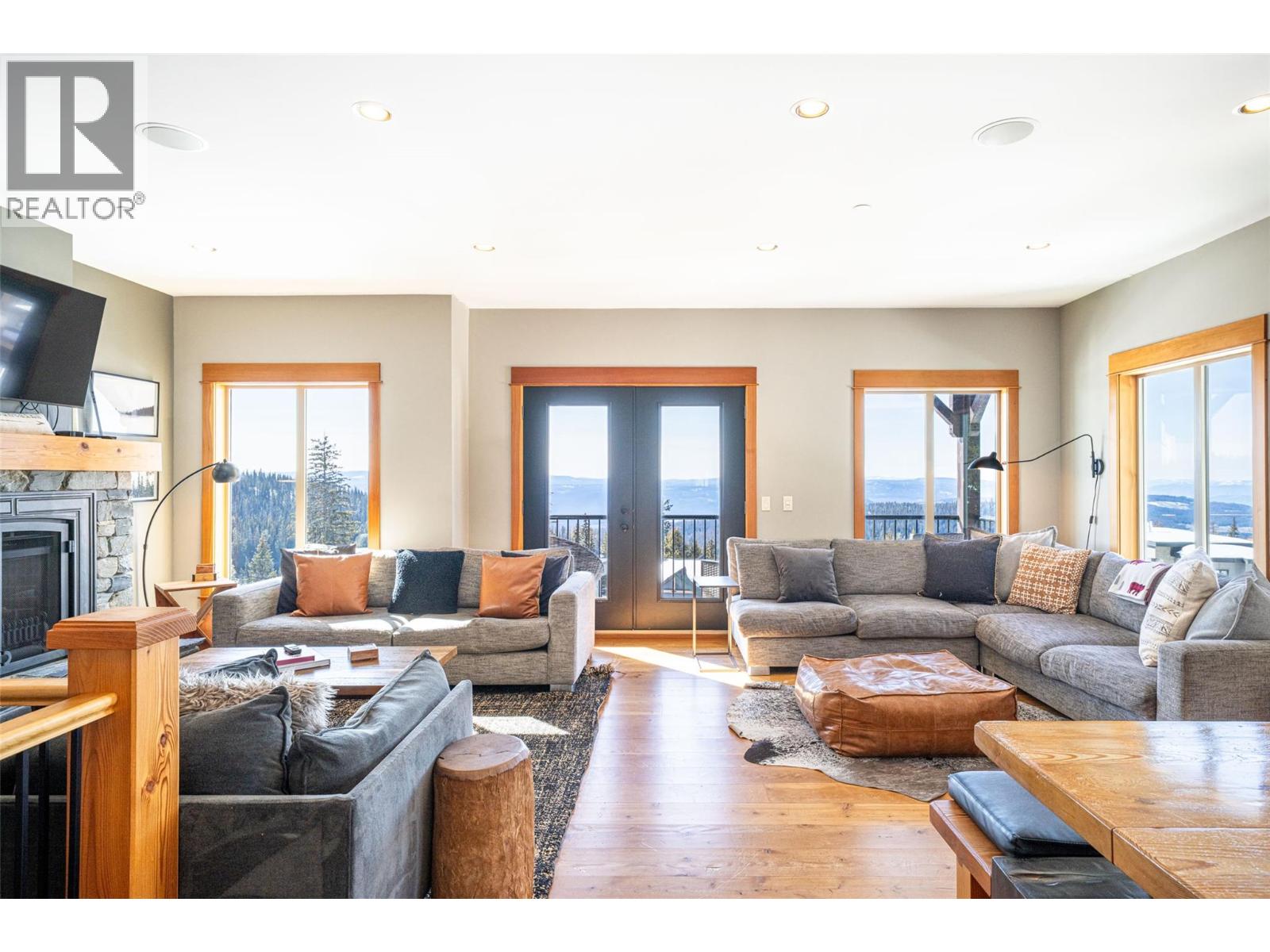 9826 Cathedral Drive, Silver Star