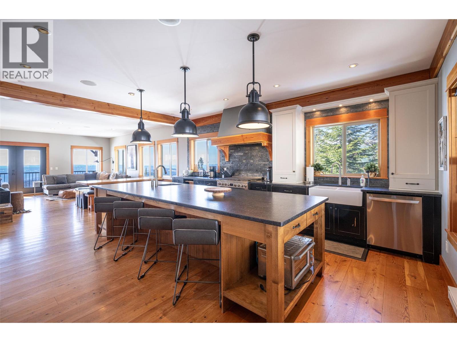 9826 Cathedral Drive, Silver Star