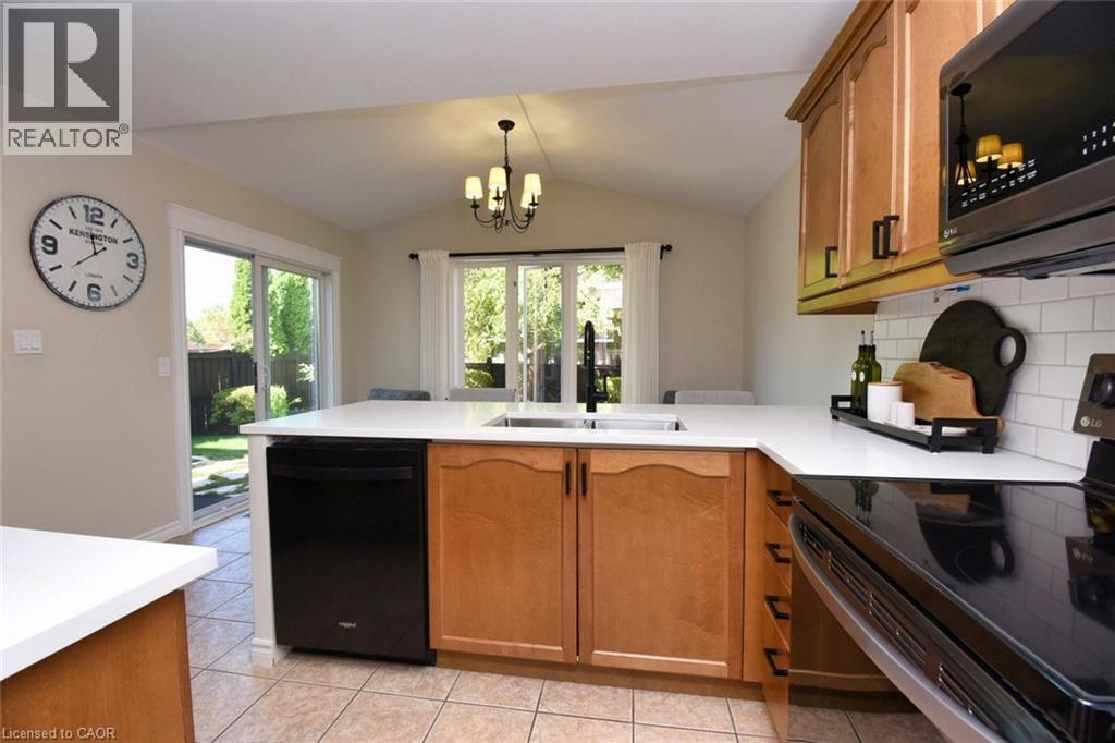 35 ERINGATE Drive - 22
