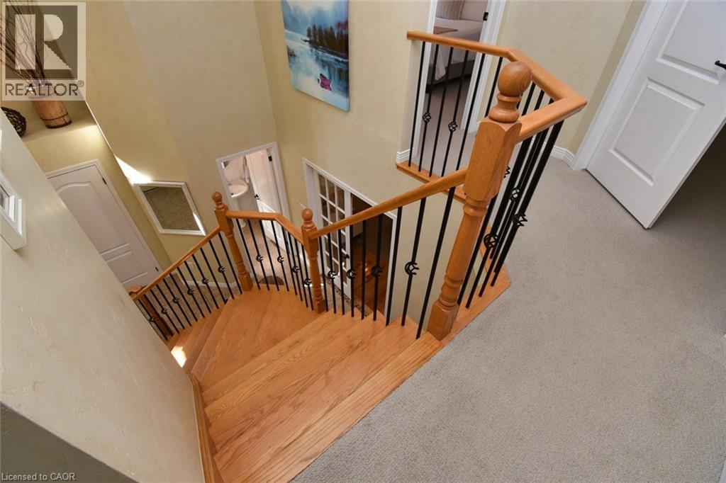 35 ERINGATE Drive - 26