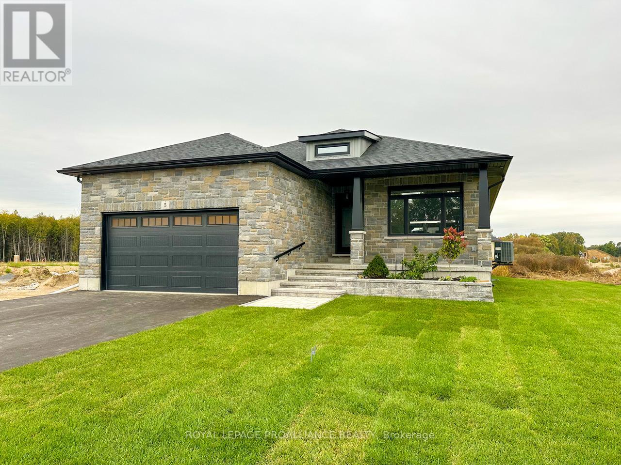 5 MACKENZIE JOHN CRESCENT,Brighton,,