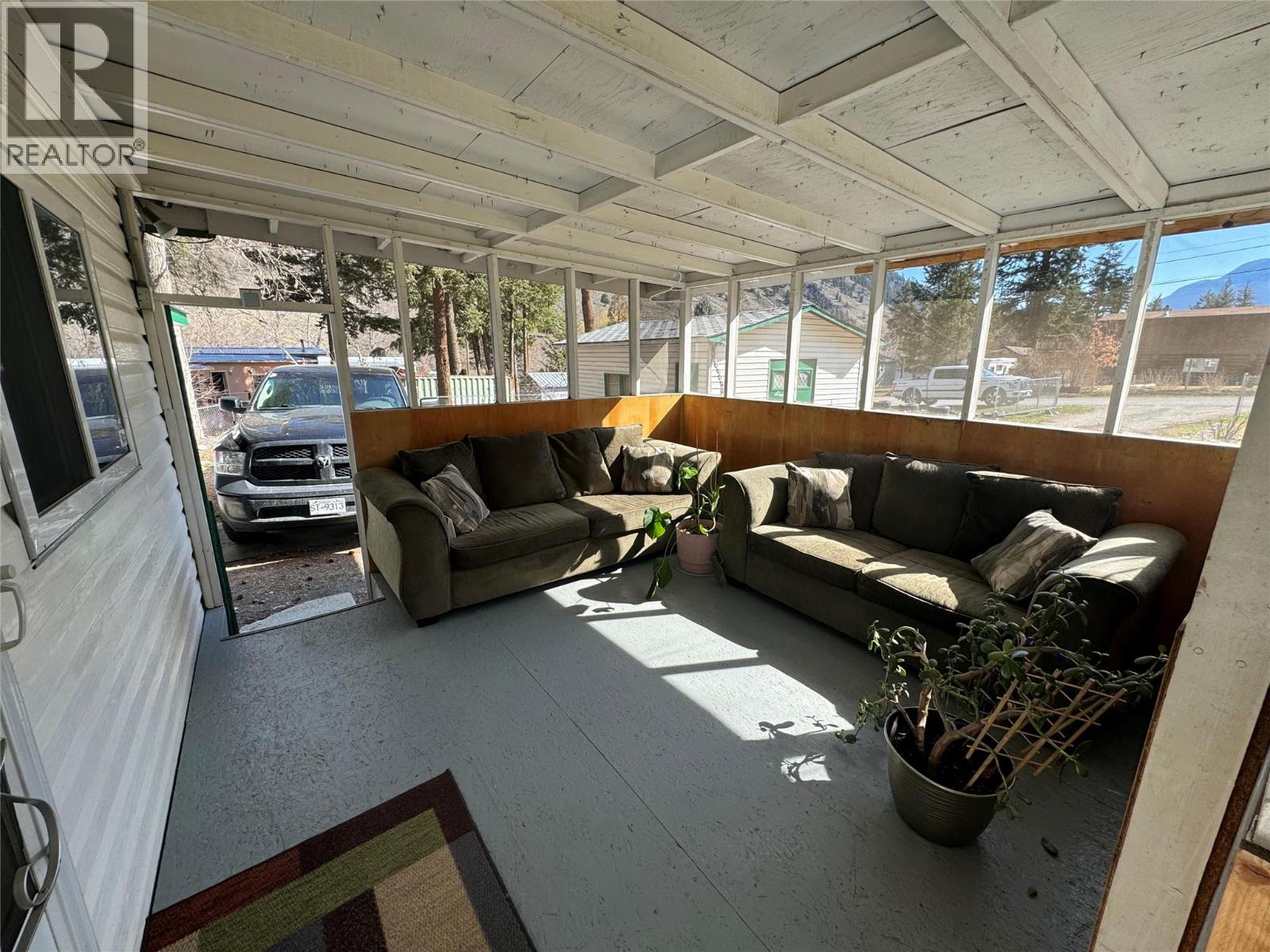 1483 Main Street, Olalla