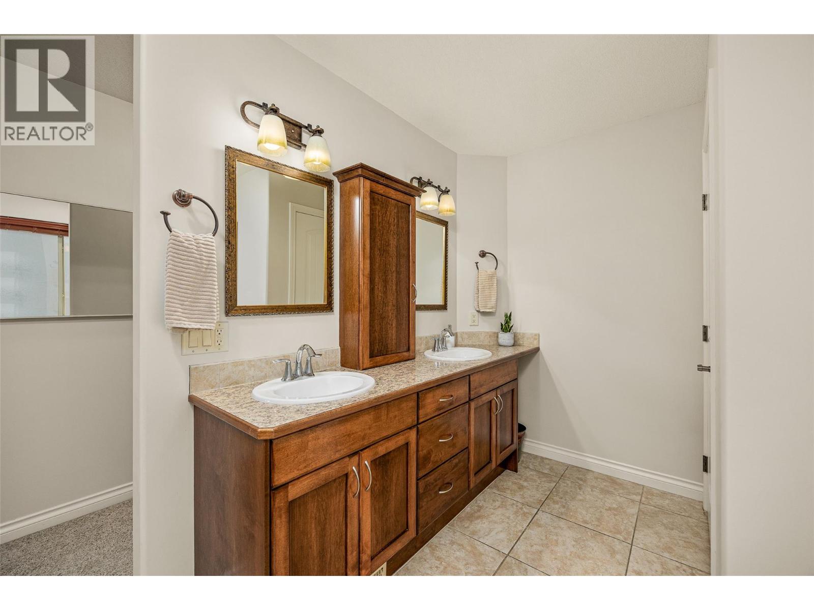  647 Peridot Place, Kelowna