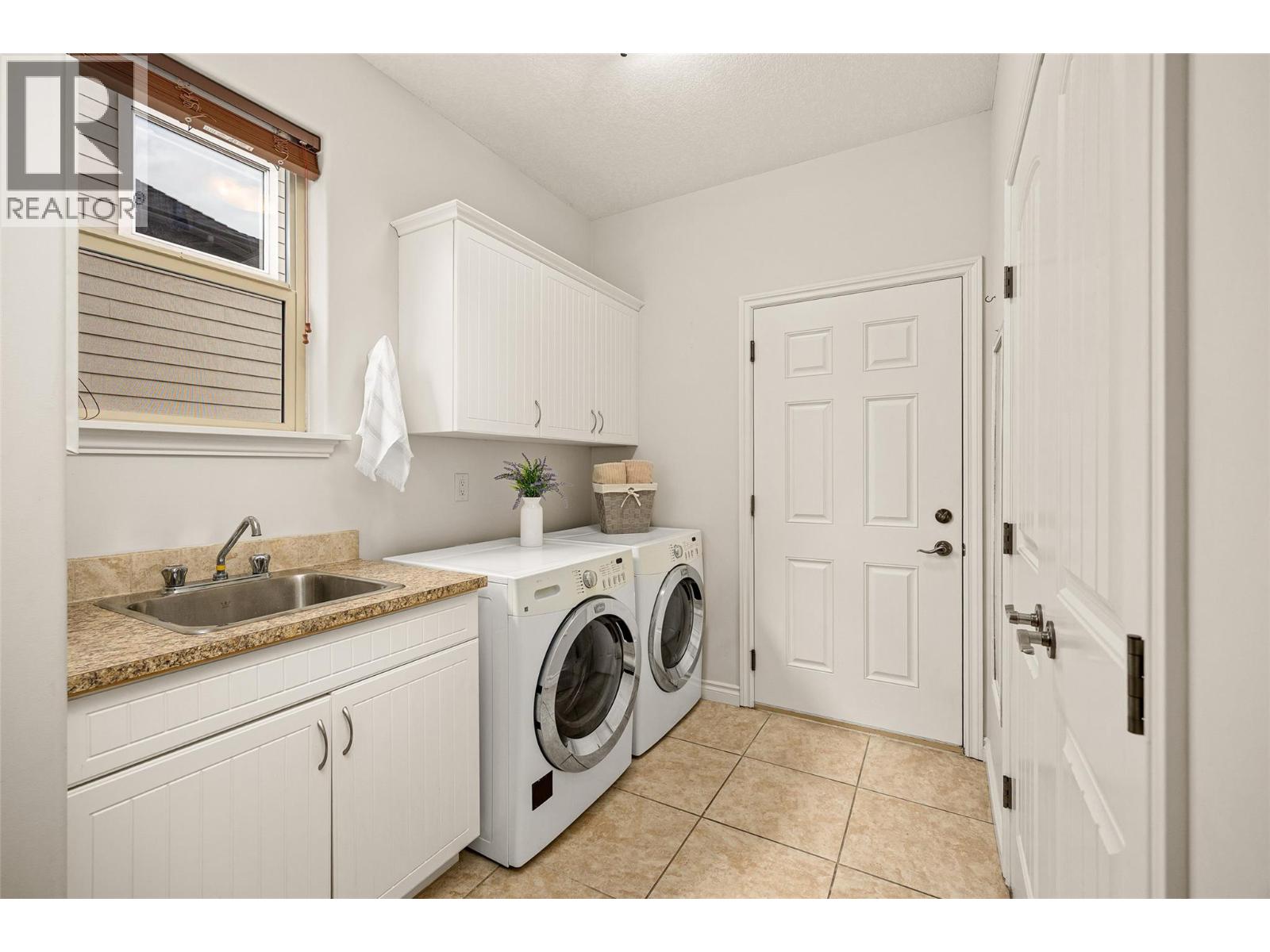  647 Peridot Place, Kelowna