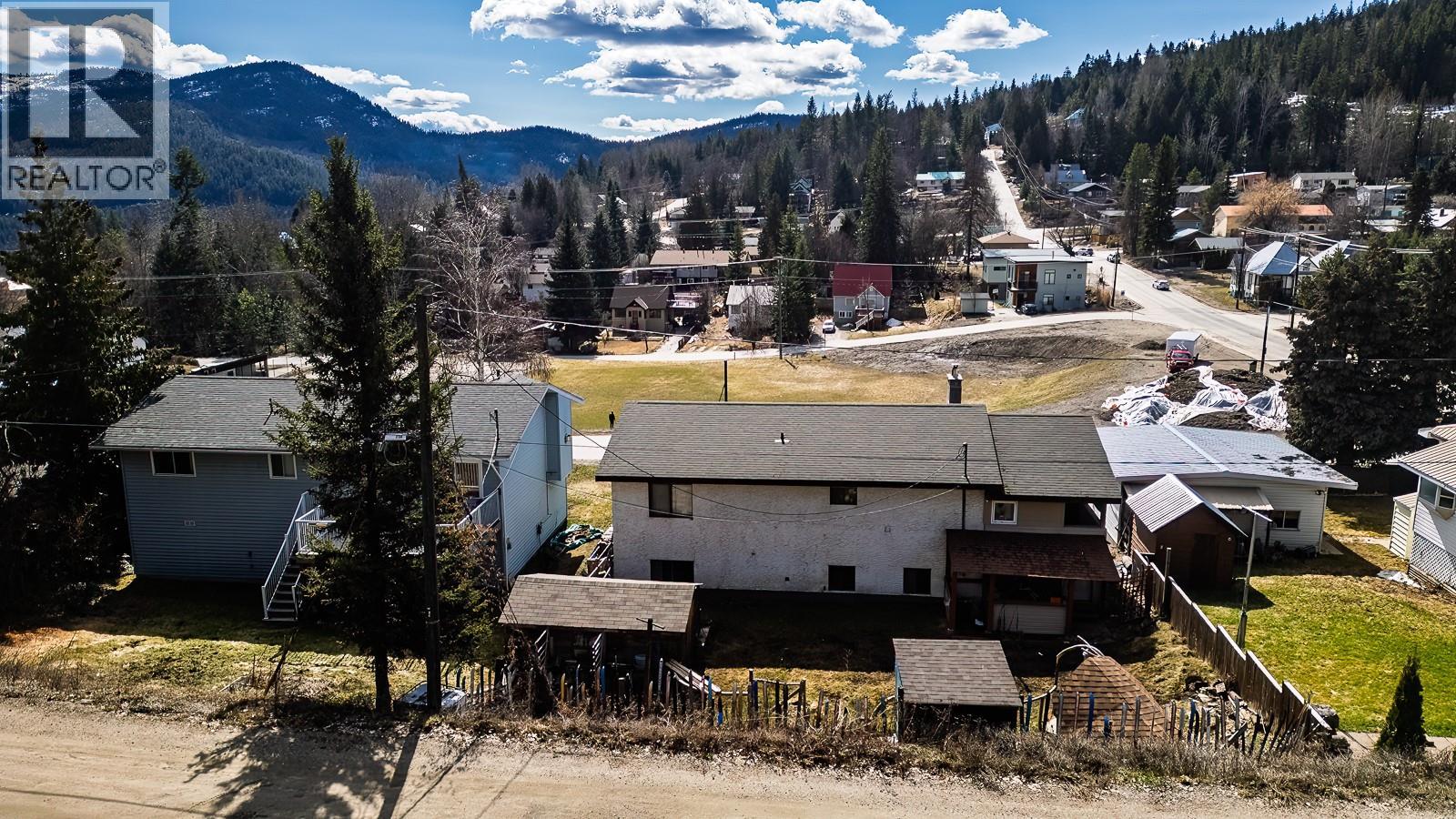 1730 Kootenay Avenue, Rossland