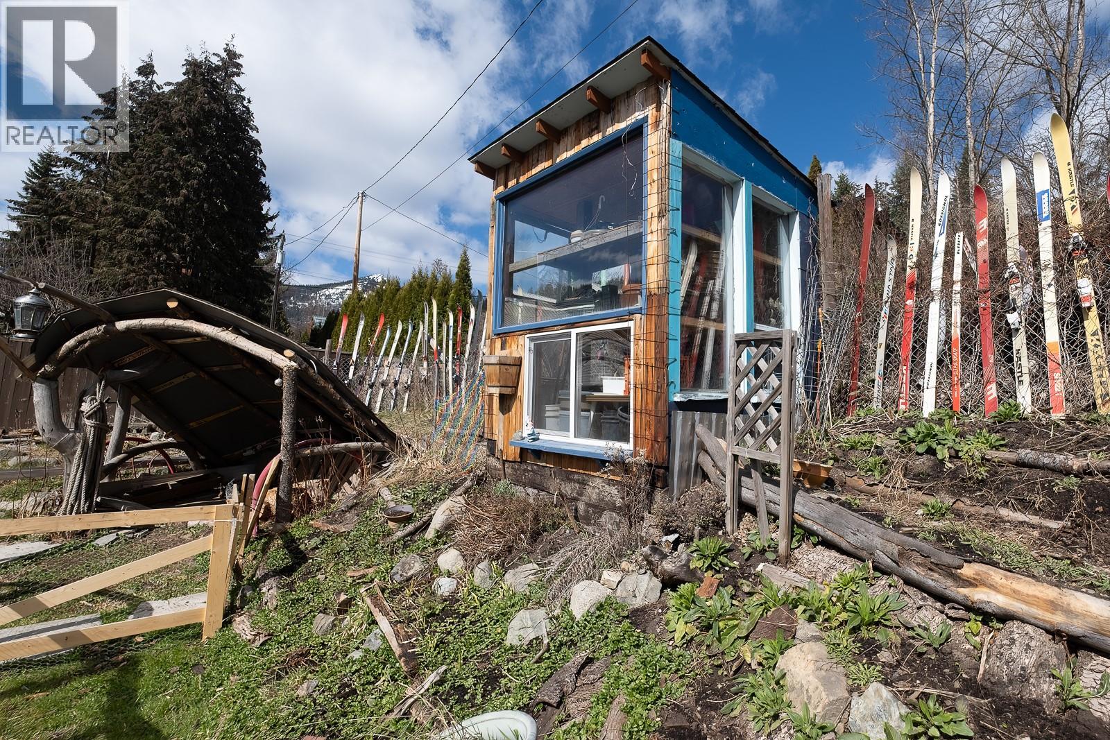 1730 Kootenay Avenue, Rossland