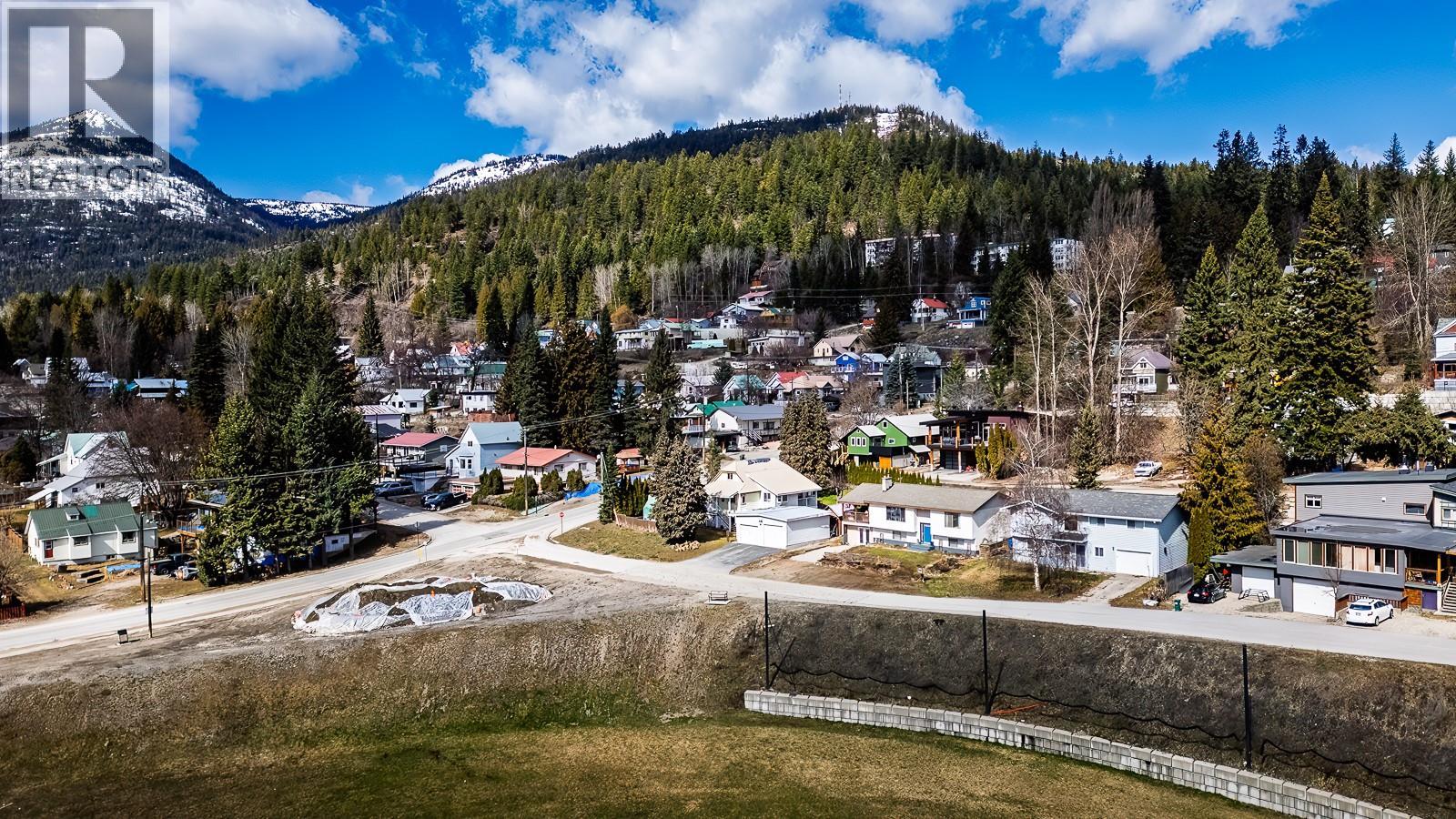 1730 Kootenay Avenue, Rossland