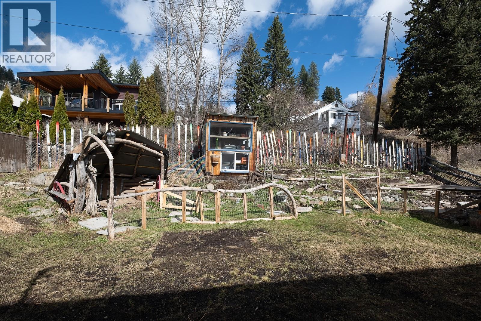 1730 Kootenay Avenue, Rossland