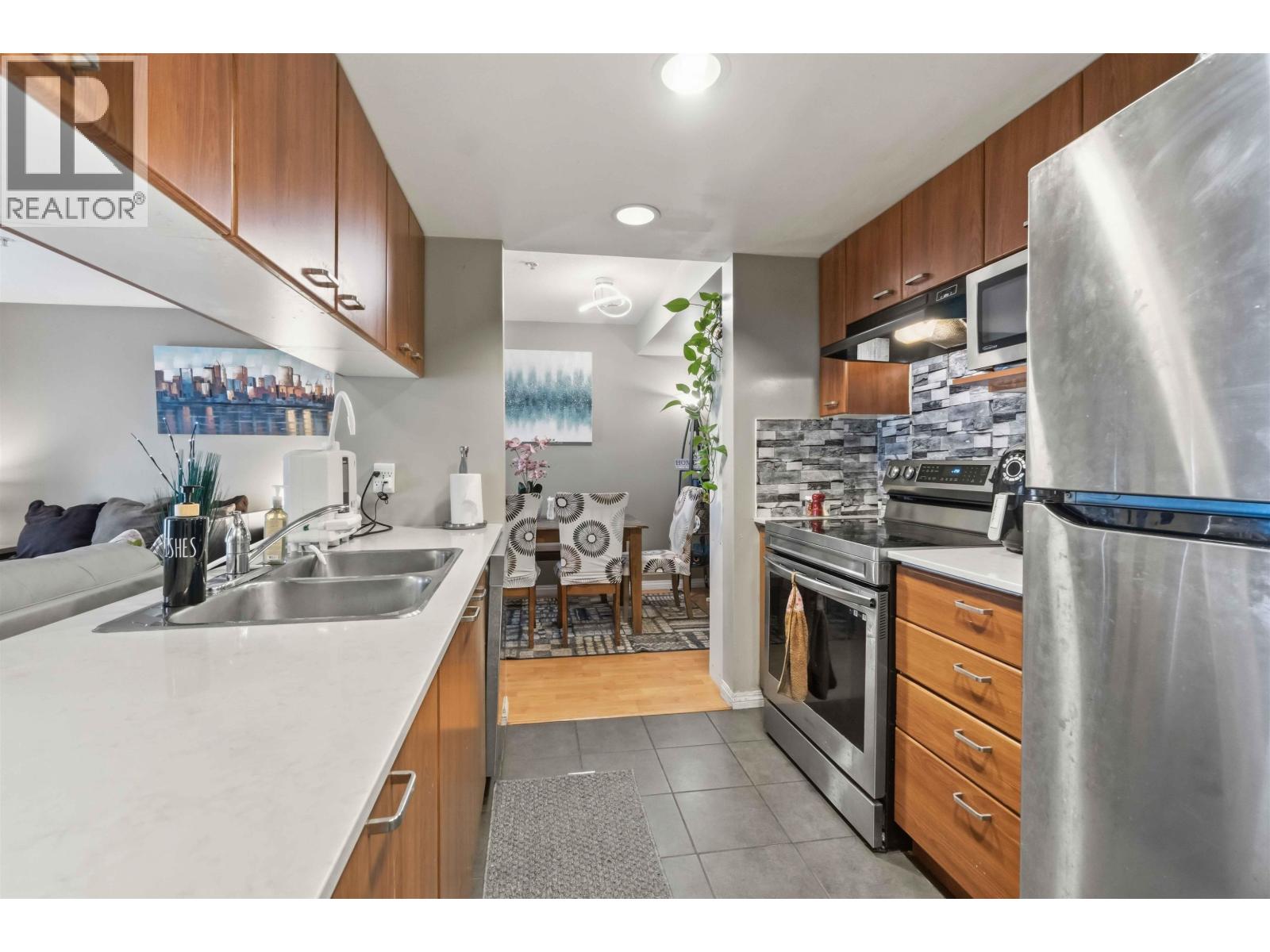 16 188 SIXTH STREET, New Westminster