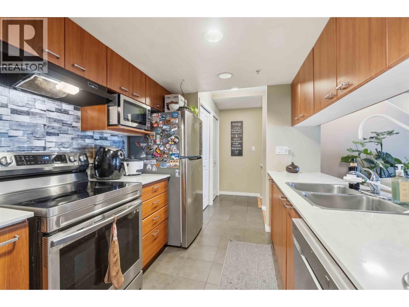 16 188 SIXTH STREET, New Westminster