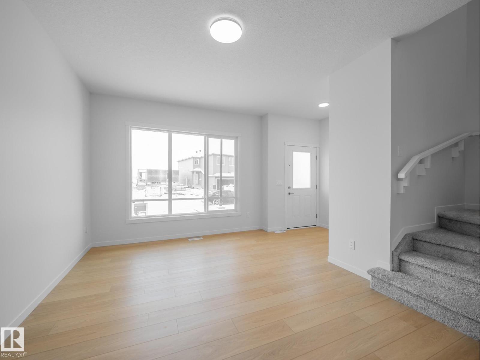 1032 14 AV NW, Edmonton