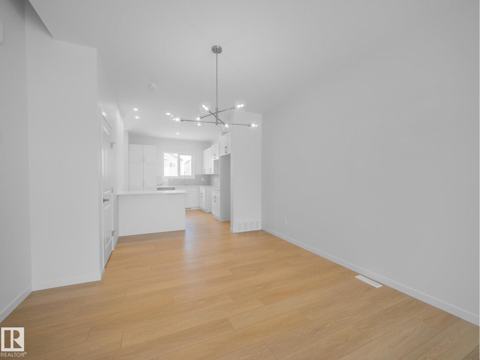 1032 14 AV NW, Edmonton