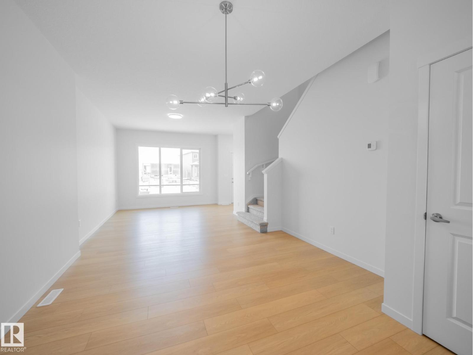 1032 14 AV NW, Edmonton