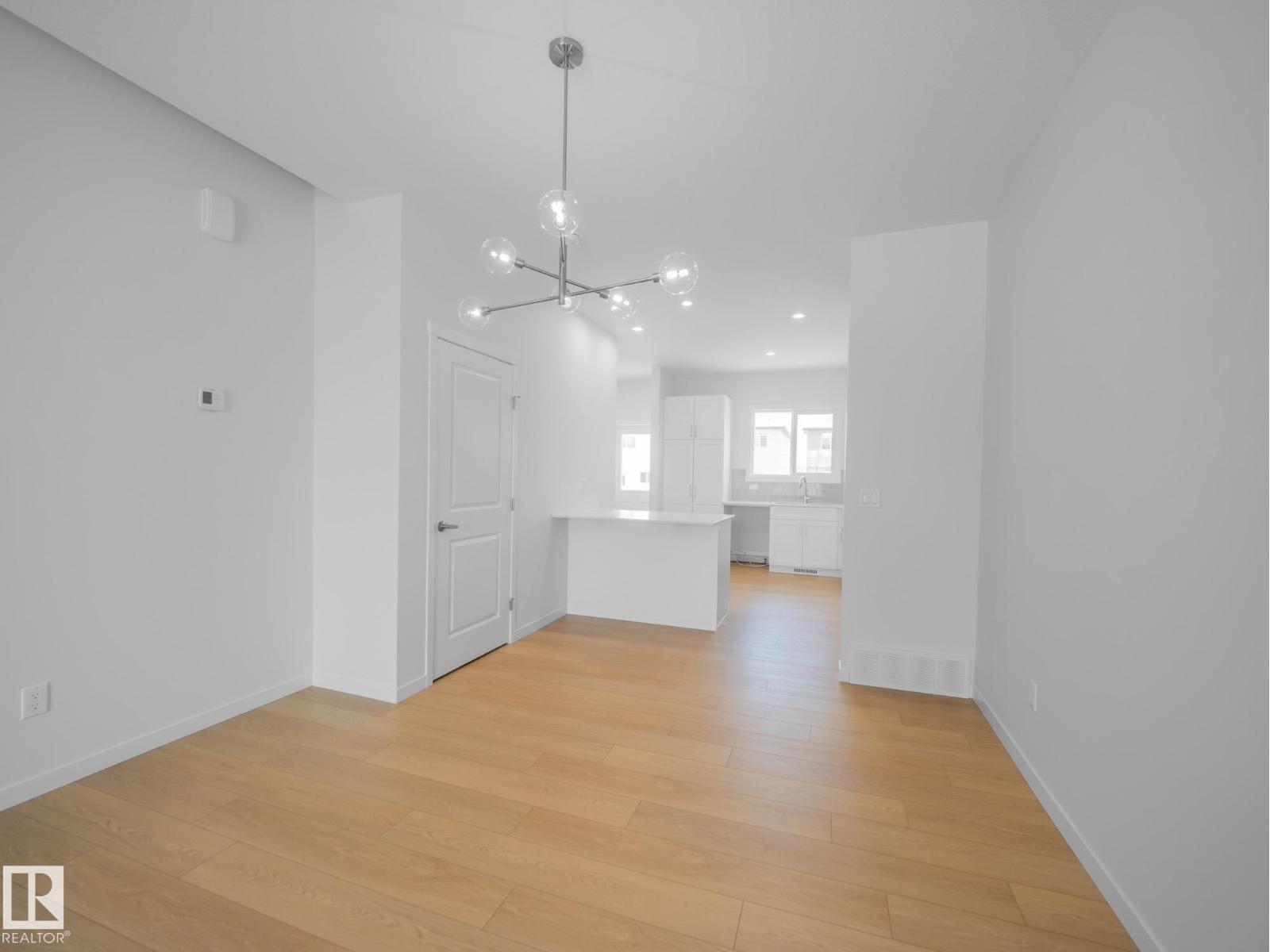 1032 14 AV NW, Edmonton