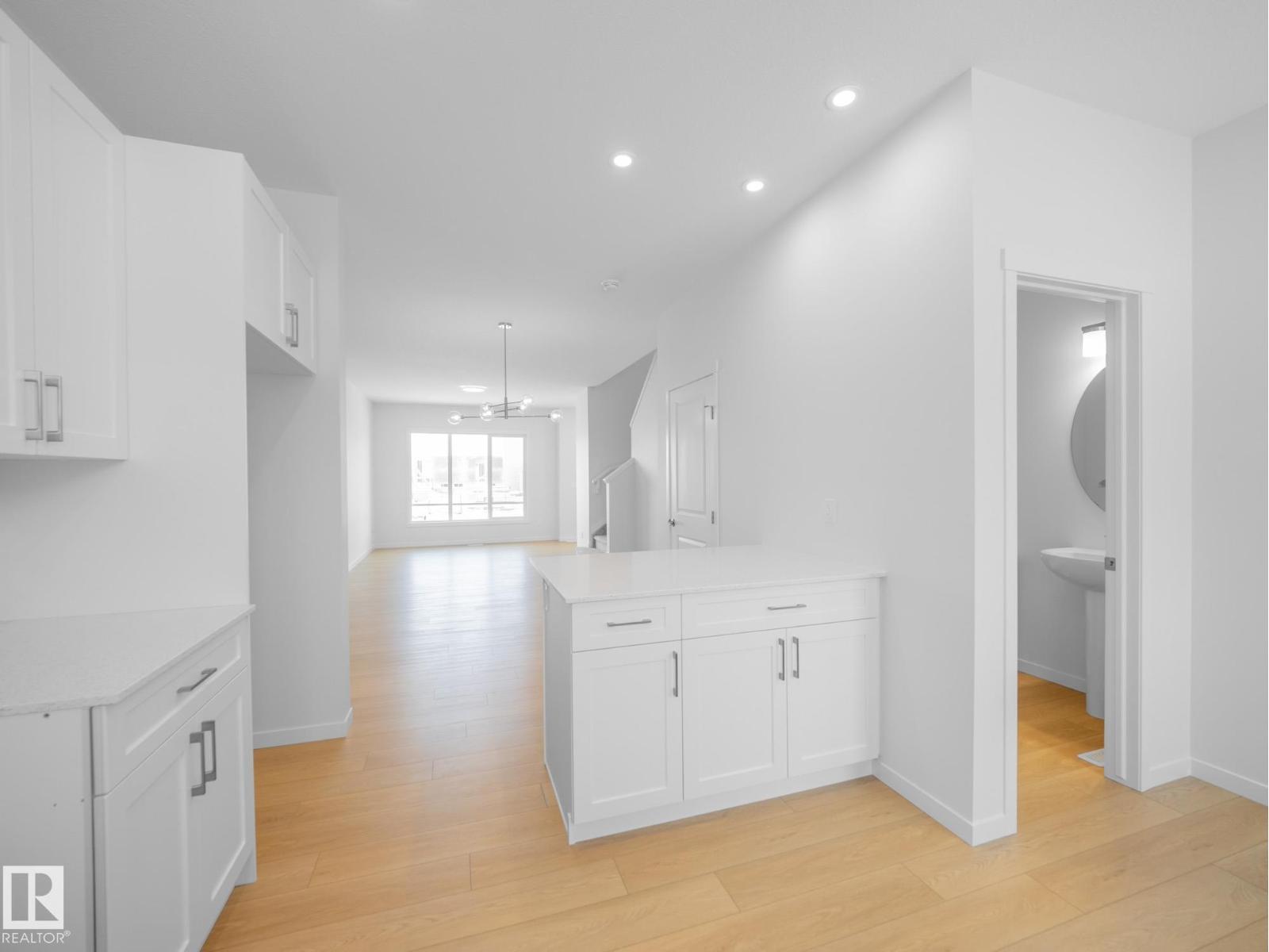 1032 14 AV NW, Edmonton