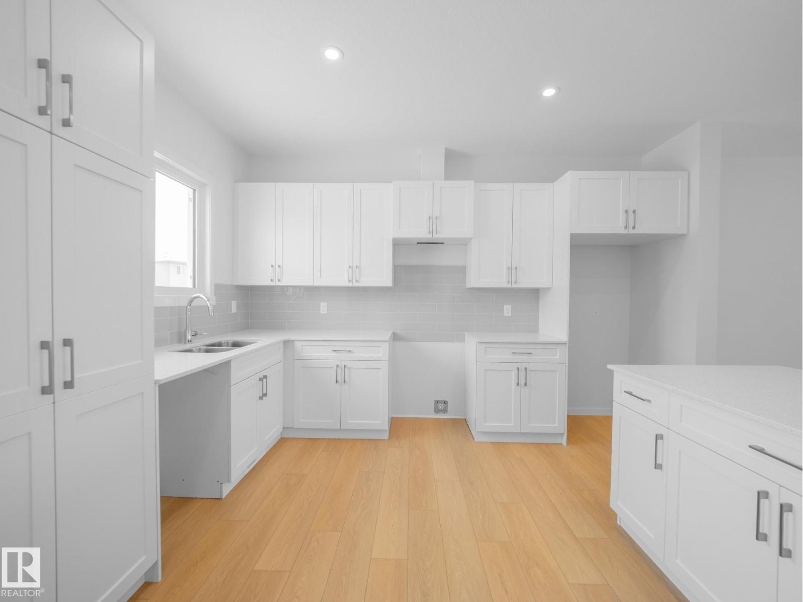 1032 14 AV NW, Edmonton