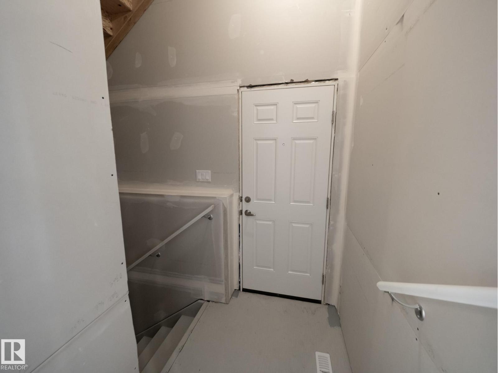 1032 14 AV NW, Edmonton