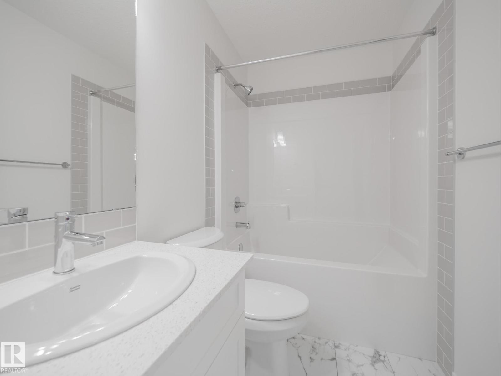 1032 14 AV NW, Edmonton