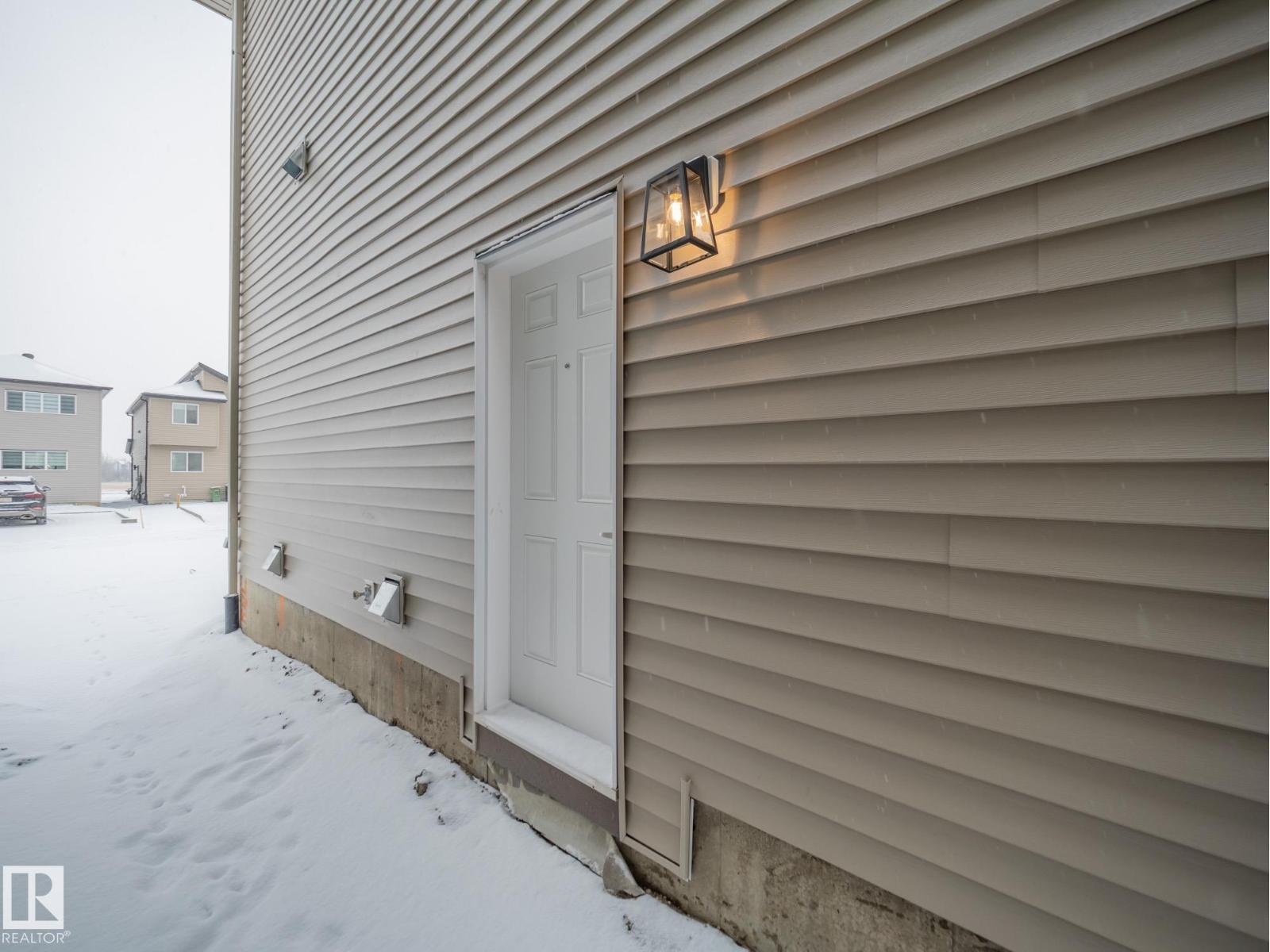 1032 14 AV NW, Edmonton