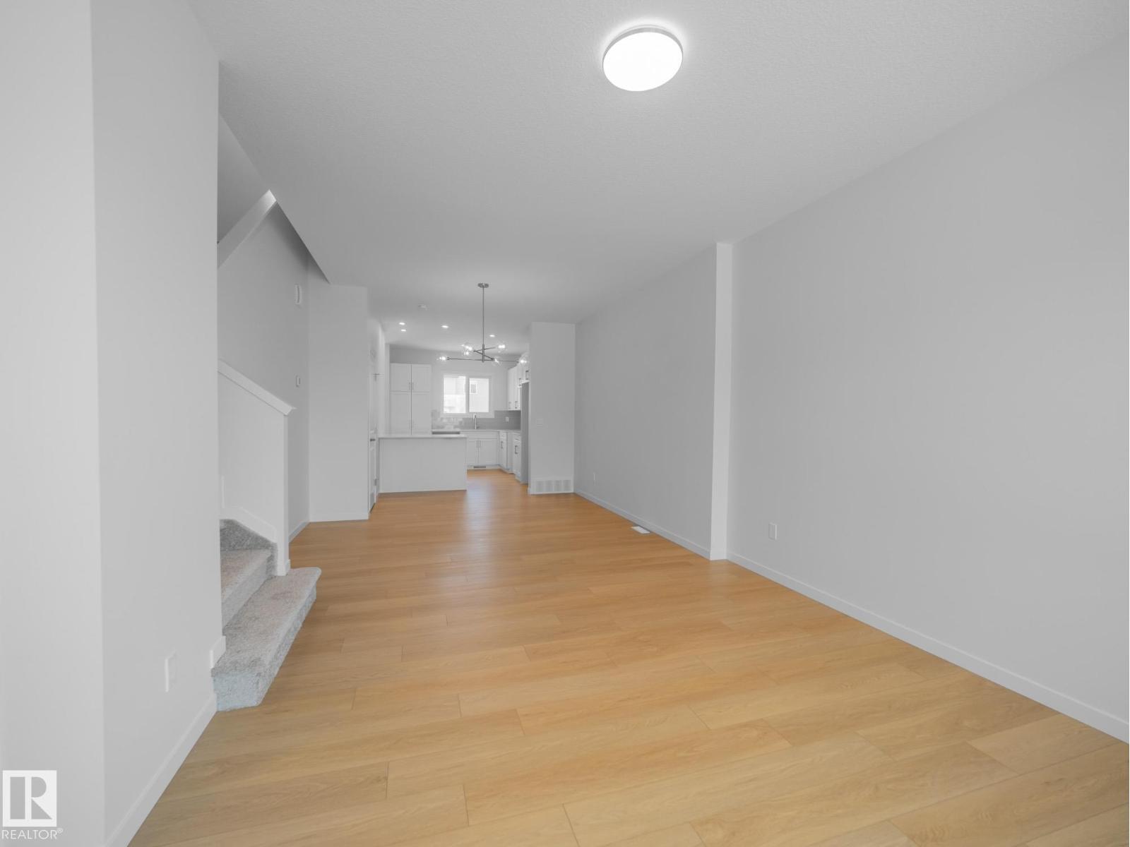 1032 14 AV NW, Edmonton