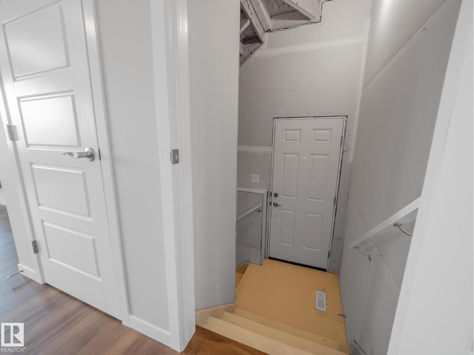 1040 14 AV NW, Edmonton