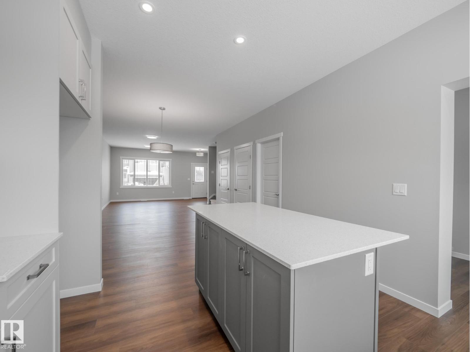 1040 14 AV NW, Edmonton
