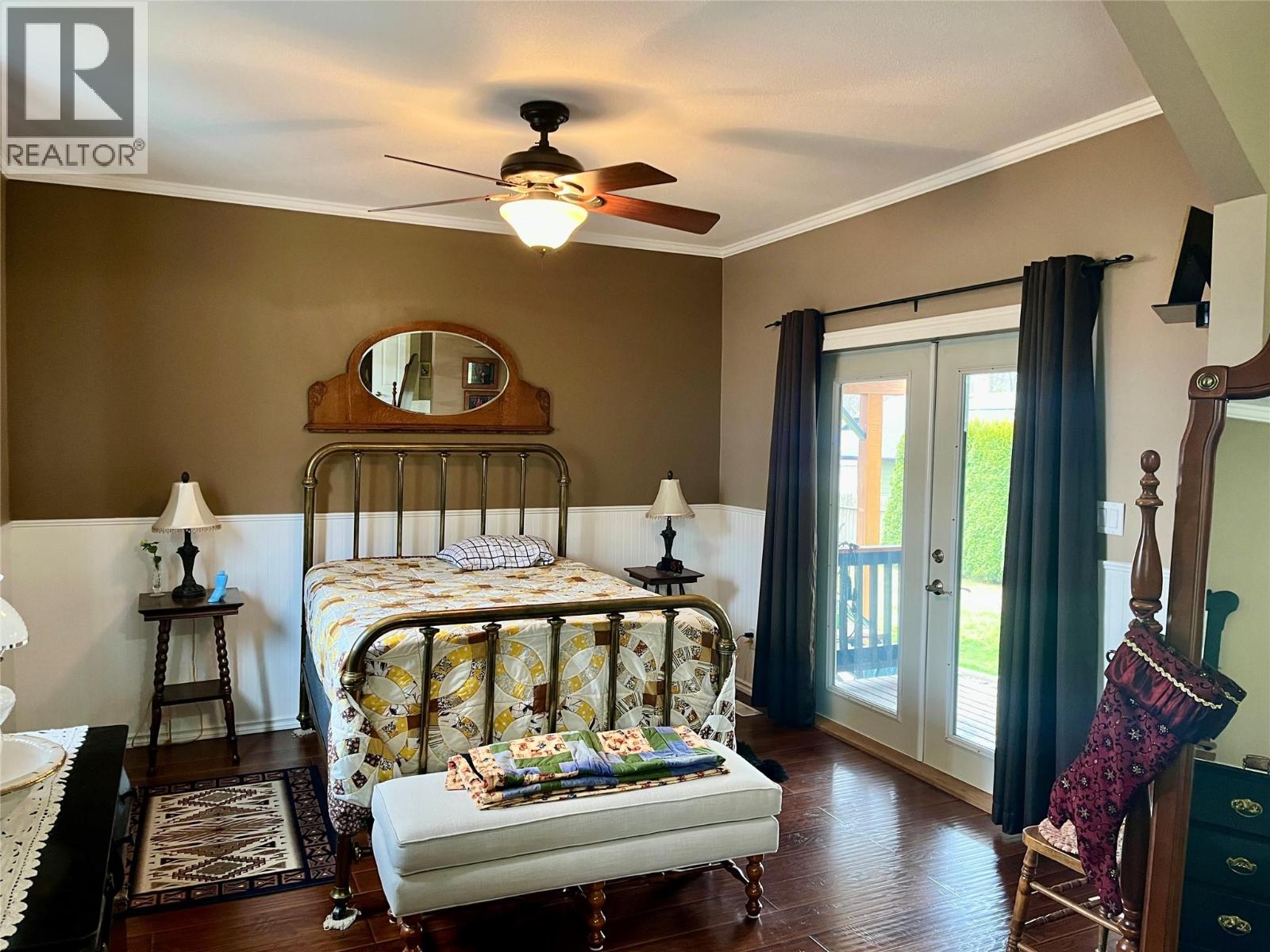 2860 Wright Street, Armstrong