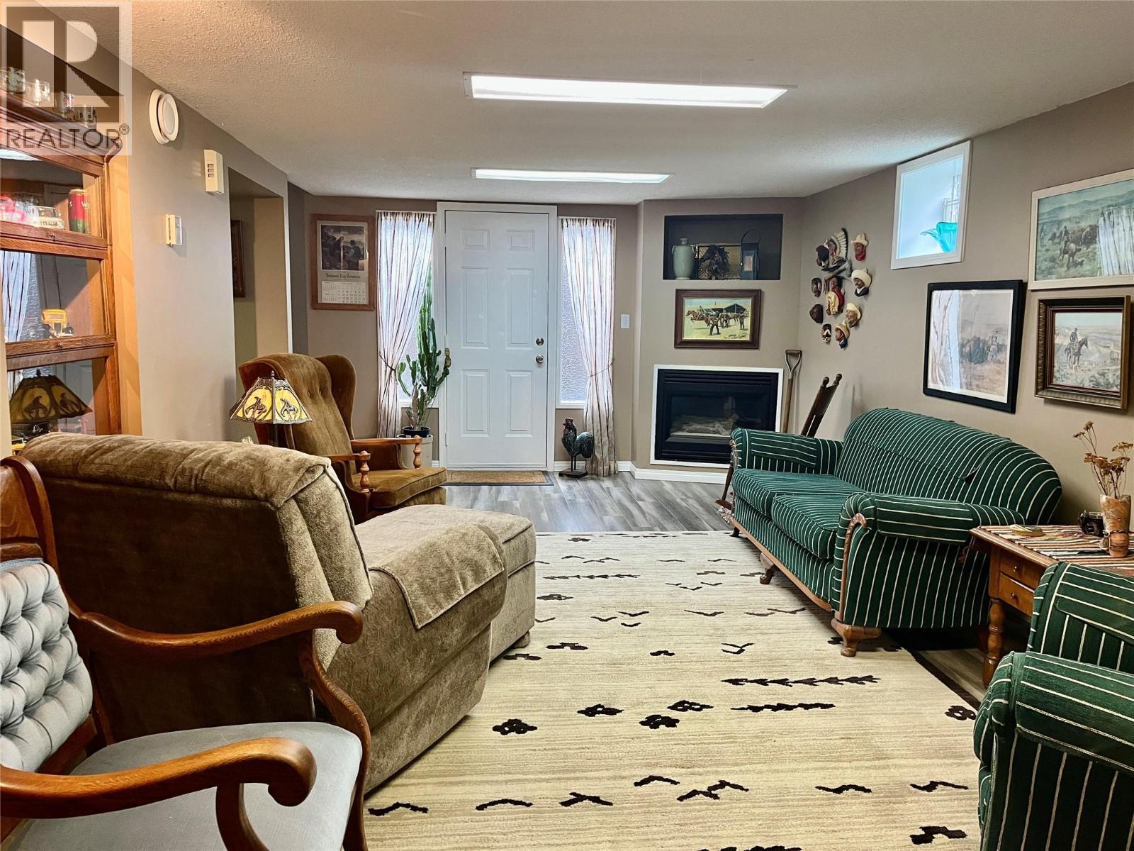 2860 Wright Street, Armstrong