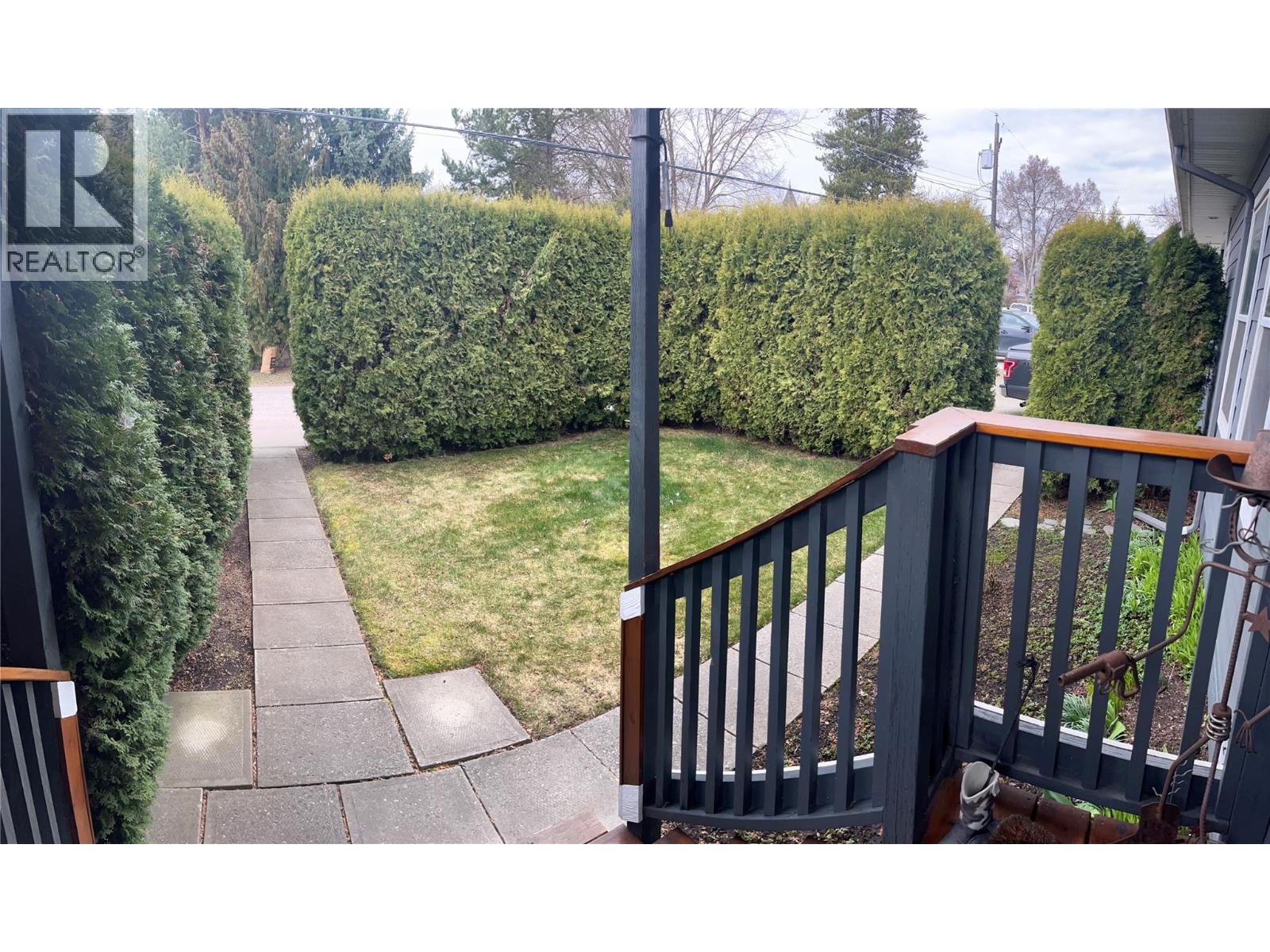 2860 Wright Street, Armstrong