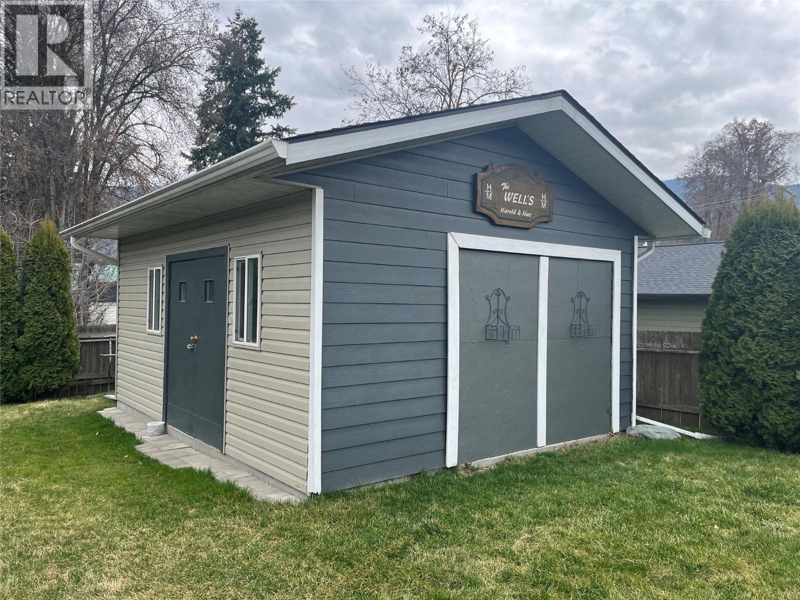 2860 Wright Street, Armstrong