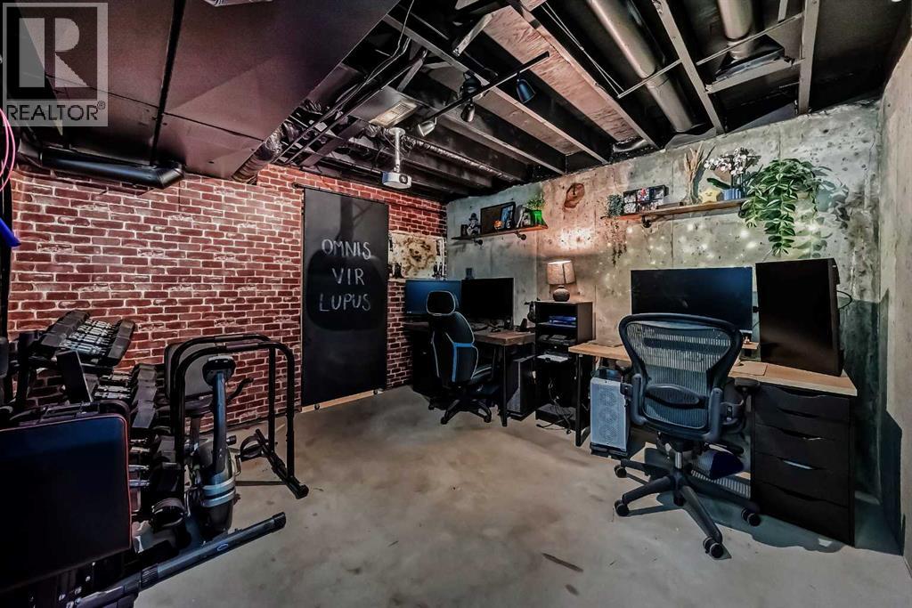 Single Family House for Sale in    Avenue SW Glamorgan Calgary 