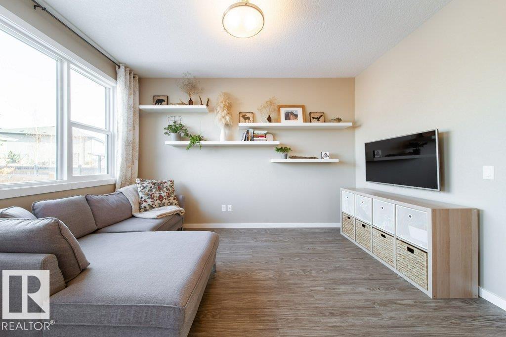 12816 205 ST NW, Edmonton