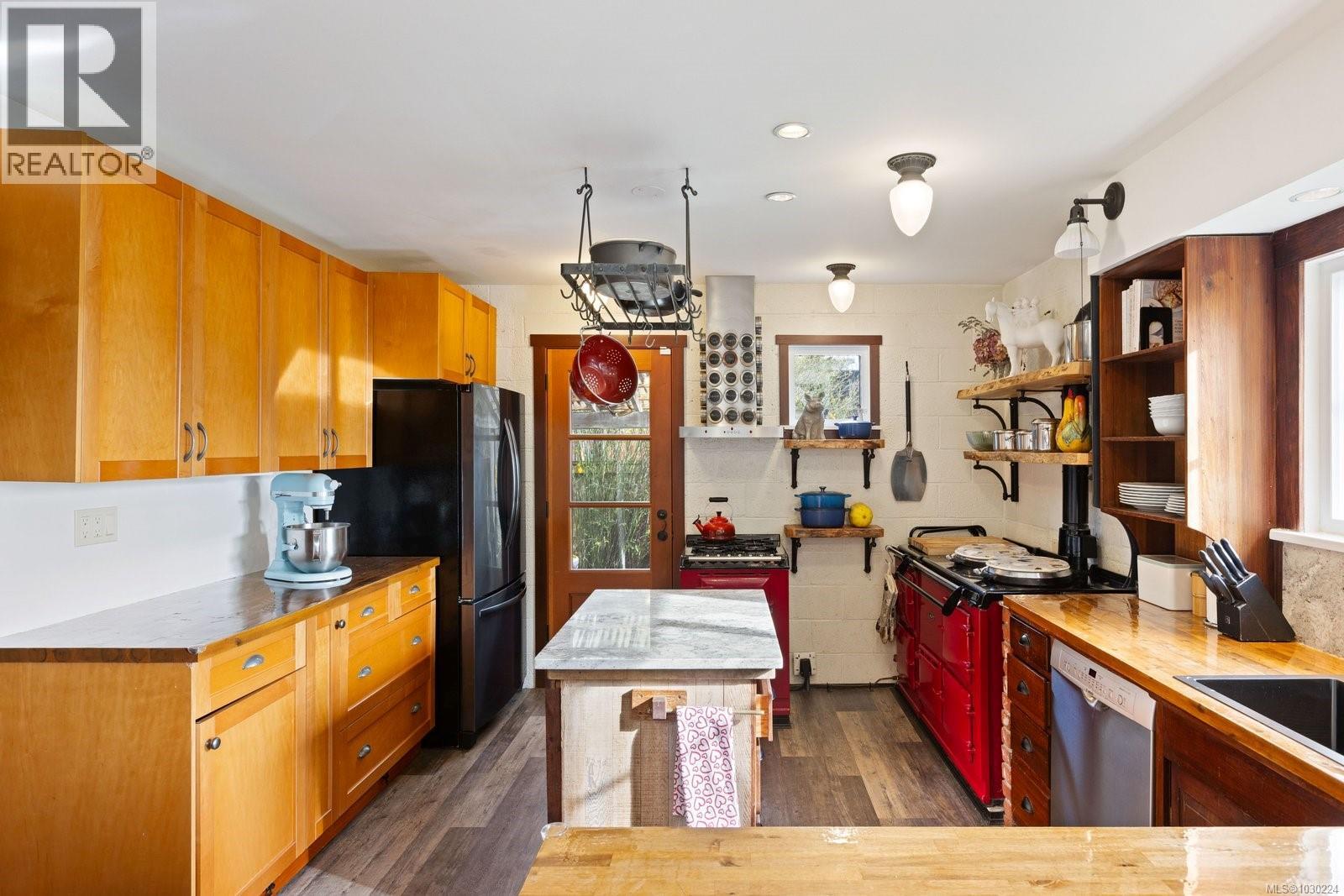 5165 CORDOVA BAY RD - 15