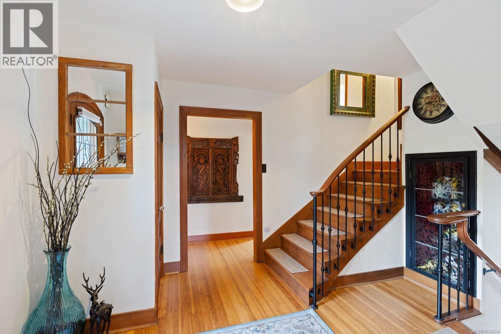 5165 CORDOVA BAY RD - 20