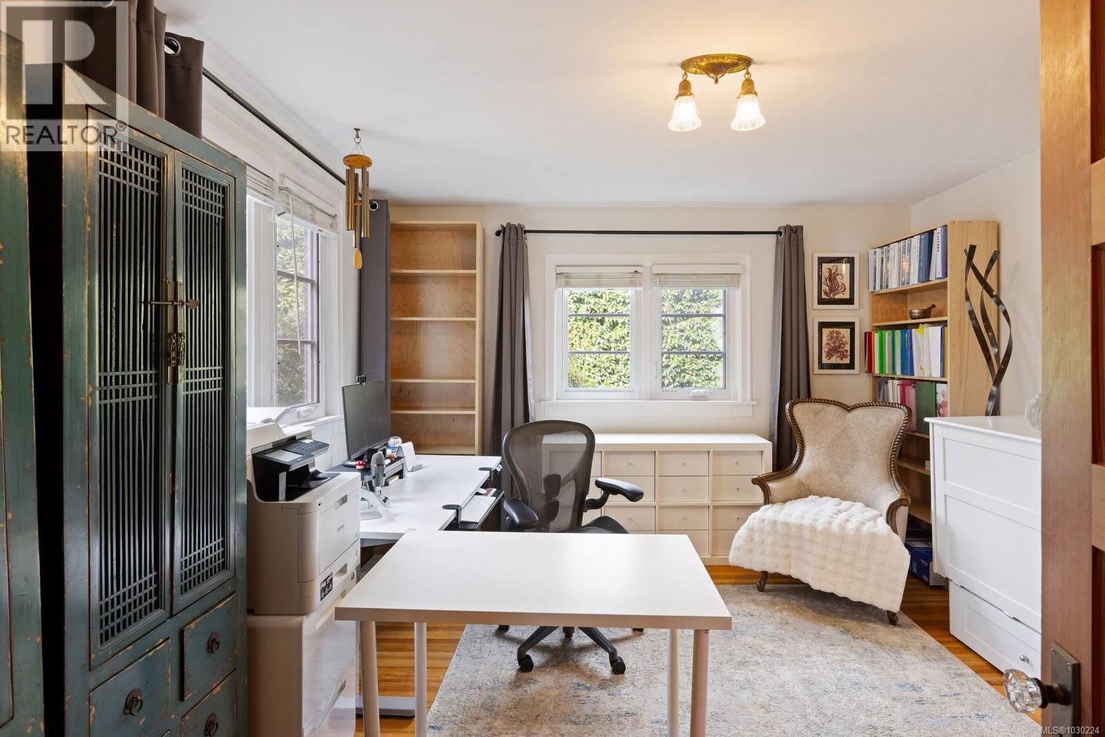 5165 CORDOVA BAY RD - 21