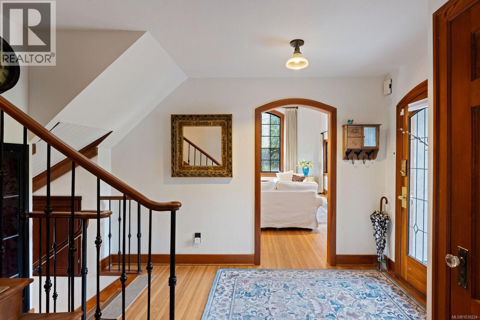 5165 CORDOVA BAY RD - 23