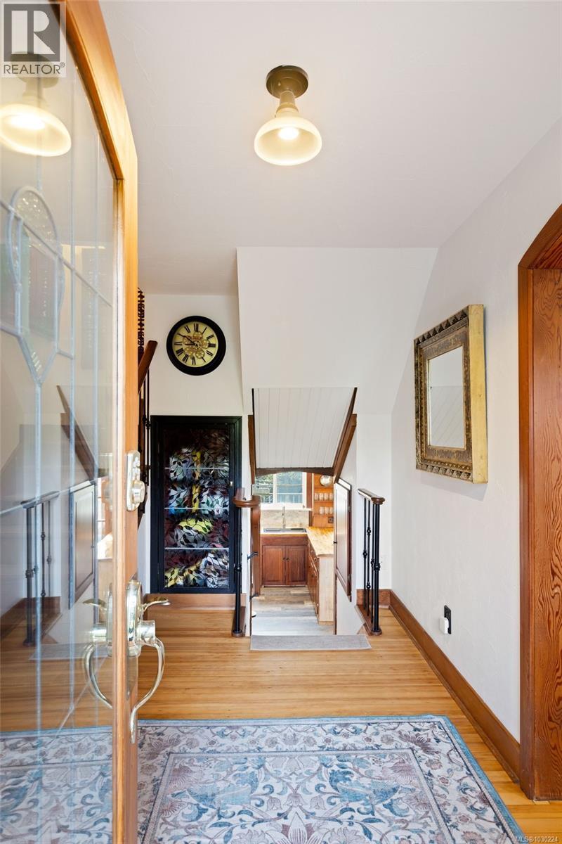 5165 CORDOVA BAY RD - 26