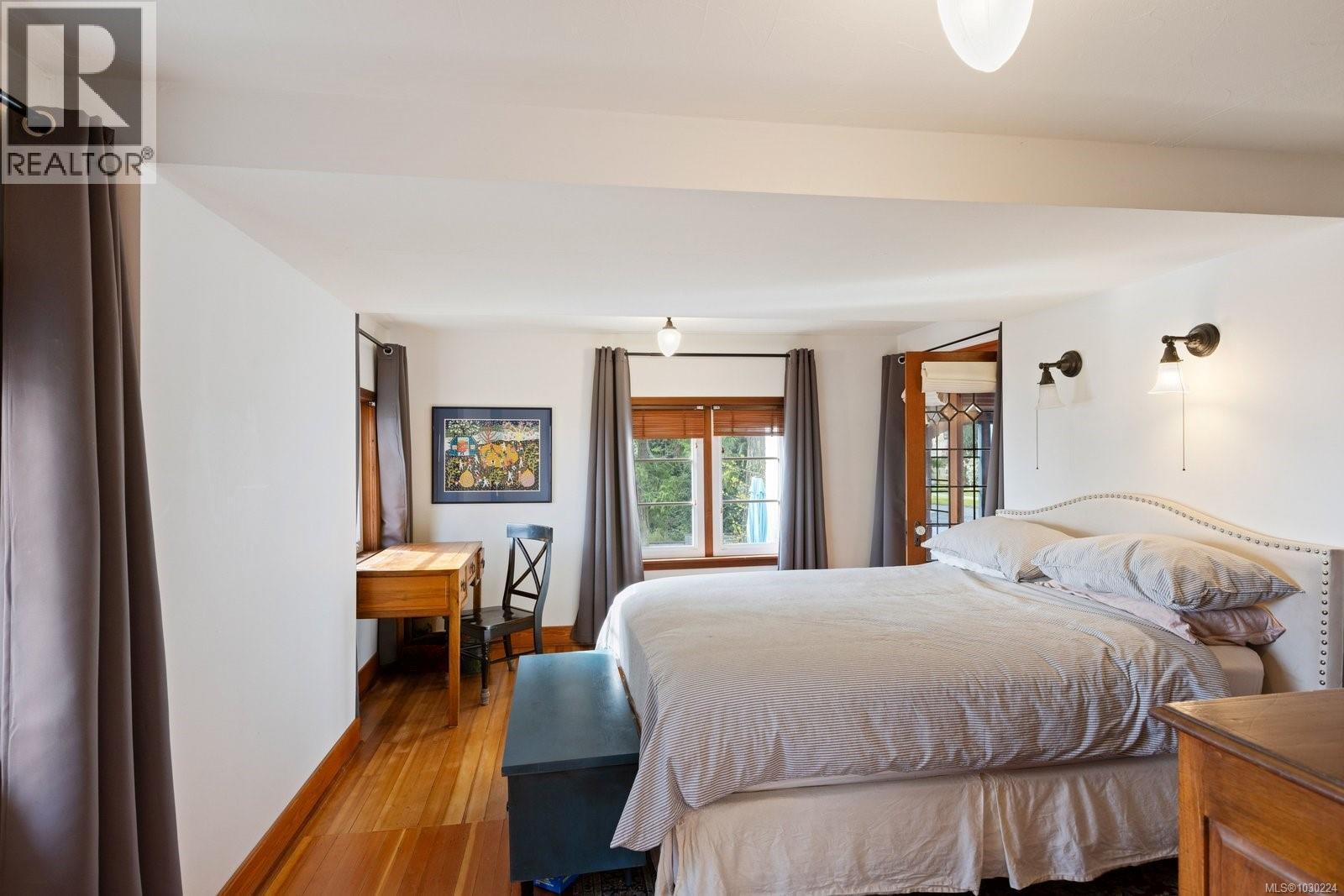 5165 CORDOVA BAY RD - 27